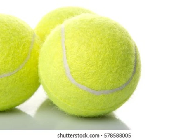 Wie beeinflusst das Material eines Tennisballs seinen Sprung?