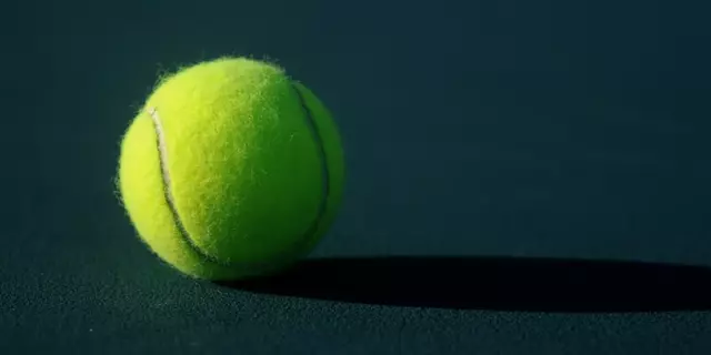 Ist der Tennisball hart oder weich?