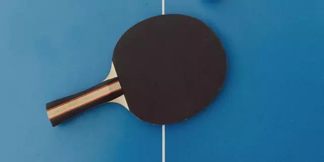 Ist Tischtennis schwieriger als traditionelles Tennis?